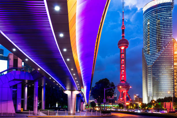 scena notturna del distretto finanziario di lujiazui shanghai cina - city urban scene business china foto e immagini stock
