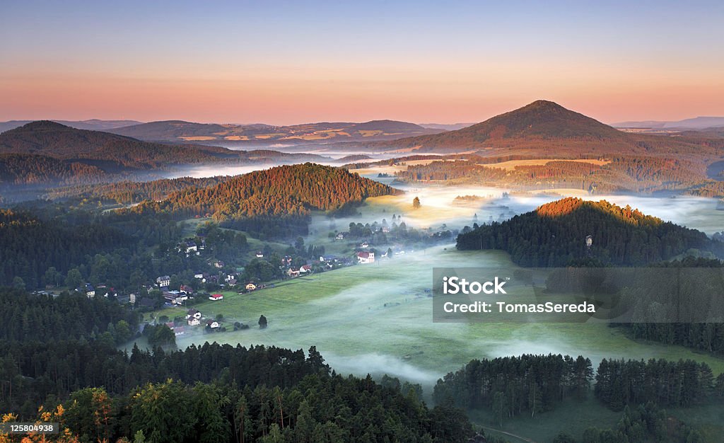 썬라이즈 아름다운 산의 헝가리식 switzerland - 로열티 프리 0명 스톡 사진