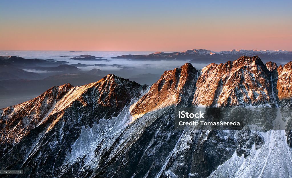 Beau lever de soleil dans les Tatras - Photo de Alpes européennes libre de droits