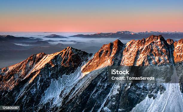 Photo libre de droit de Beau Lever De Soleil Dans Les Tatras banque d'images et plus d'images libres de droit de Alpes européennes - Alpes européennes, Alpinisme, Beauté de la nature