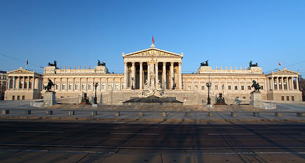 house of el parlamento en viena, austria - colonnade column architecture austria fotografías e imágenes de stock