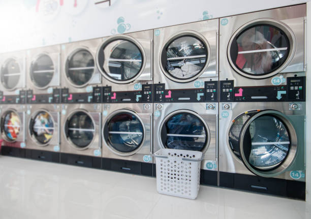 클로즈업, 밝고 깨끗한 세탁기 - 빨래방 뉴스 사진 이미지