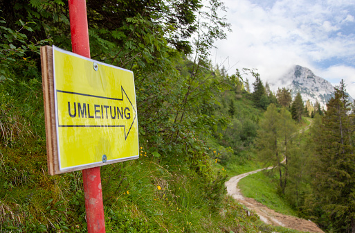 Umleitung - Redirection - sign in mountains