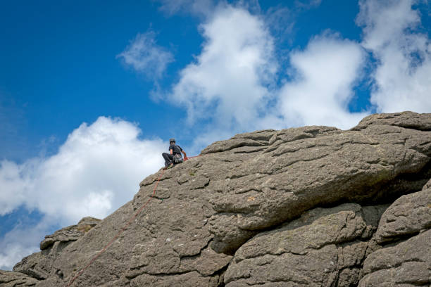 haytor (hay tor) on dartmoor - dartmoor haytor rocks rock outcrop imagens e fotografias de stock