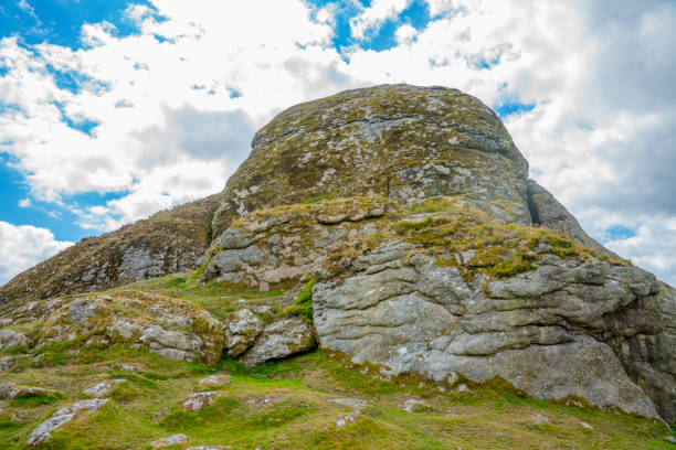 haytor (hay tor) on dartmoor - dartmoor haytor rocks rock outcrop imagens e fotografias de stock