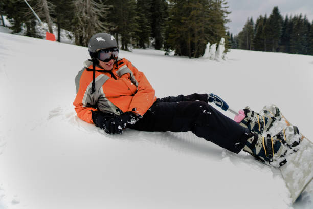 istock Amputee Snowboarder with Prosthetic Leg 1258148774