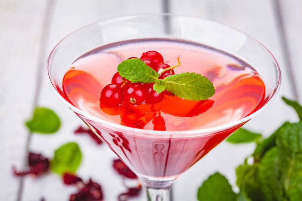 jelly with red currant  in martini glass on wooden background. close up - tea berry currant fruit imagens e fotografias de stock