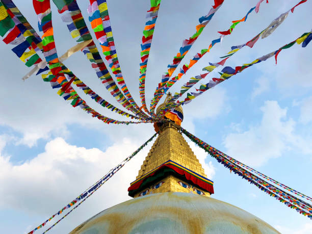 banderas de oración en boudhanath - tibetan buddhism wind tibet horizontal fotografías e imágenes de stock