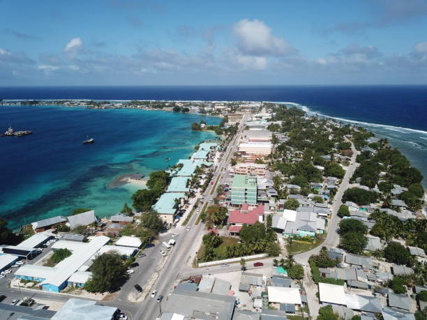 majuro atoll och majuro stad i marshallöarna - marshallöarna bildbanksfoton och bilder