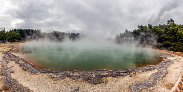 взгляды новой зеландии - new zealand geyser champagne park стоковые фото и изображения