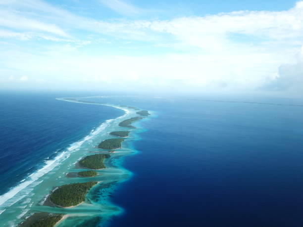 majuro atoll och majuro stad i marshallöarna - marshallöarna bildbanksfoton och bilder