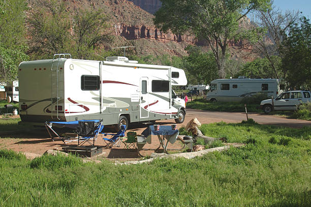 camping dans le parc national de zion - motor home park camping luxury photos et images de collection