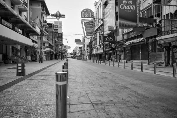 Khaosarn Road in Bangkok Khaosarn Road a once busy backpacker street now empty during the impact of the corona virus. Most businesses and shops are temporarily closed. khao san road stock pictures, royalty-free photos & images