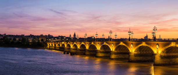 istock Old stony bridge in Bordeaux 1258960982