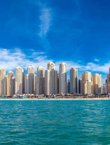 panorama von dubai marina - dubai beach hotel skyline stock-fotos und bilder
