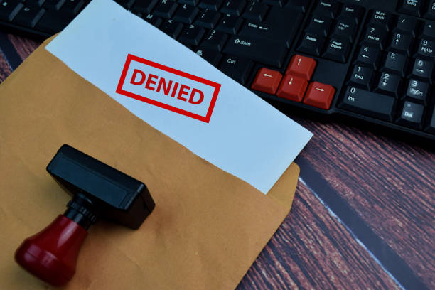 red handle rubber stamper and denied text isolated on wooden table background - censura imagens e fotografias de stock