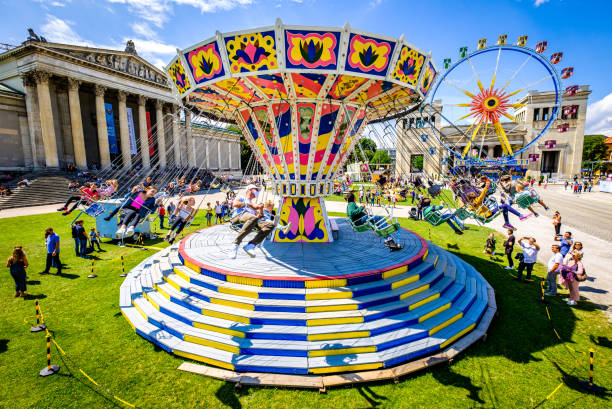 summer fun fair in munich - germany - propylaen imagens e fotografias de stock