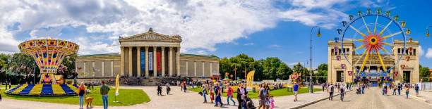 summer fun fair in munich - germany - propylaen imagens e fotografias de stock