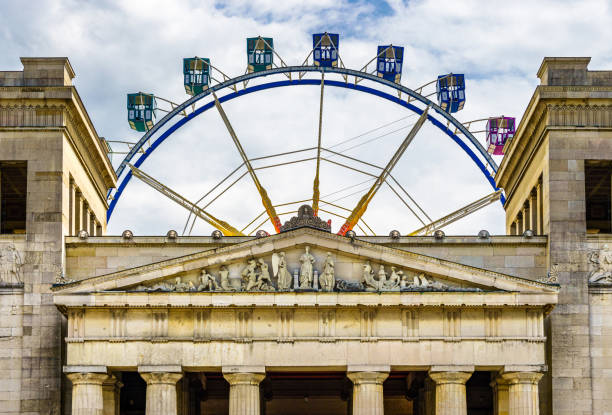 summer fun fair in munich - germany - propylaen imagens e fotografias de stock