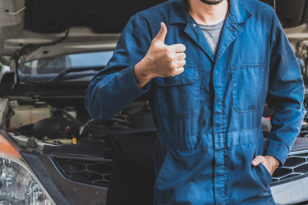 istock Professional mechanic providing car repair service 1259121142