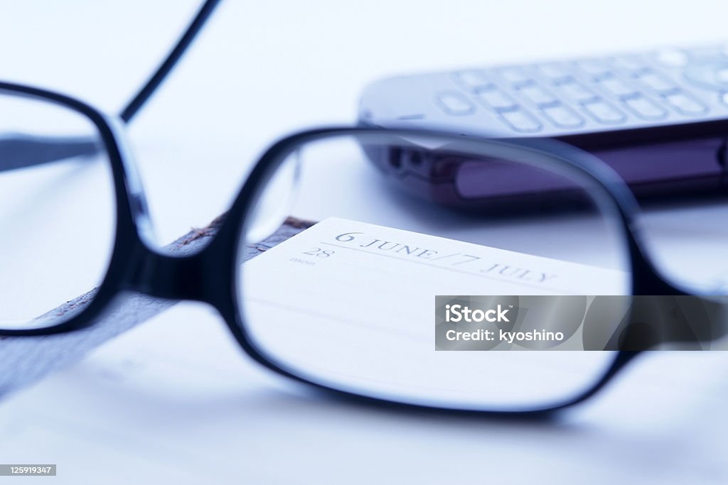 Imagem de cor azul aberto agenda pessoal com óculos - Royalty-free Calendário Foto de stock