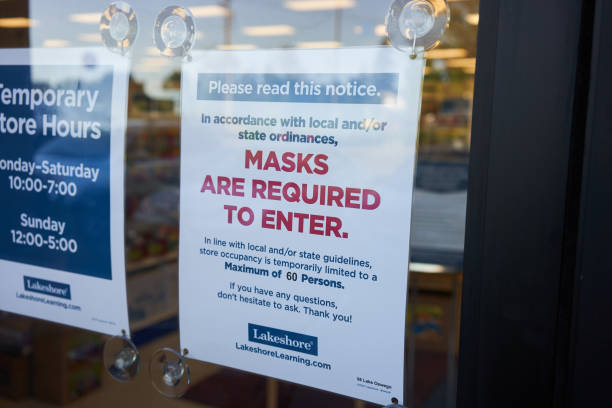 Masks are Required to Enter Lake Oswego, OR, USA - July 22, 2020: A mandatory mask policy notice is seen at the entrance to a Lakeshore Learning store. Oregon is extending its face mask policy as COVID-19 cases continue to rise. mandate stock pictures, royalty-free photos & images