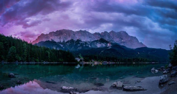 zugspitze - zugspitze mountain lake autumn germany foto e immagini stock