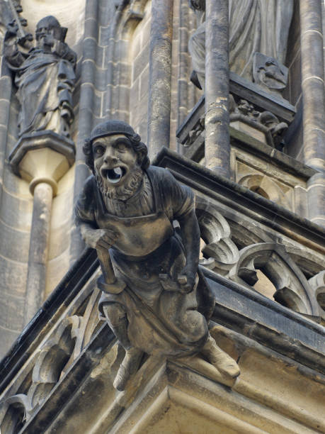 고딕 사원의 외관에 가고일의 조각 - cathedral close up gargoyle prague 뉴스 사진 이미지