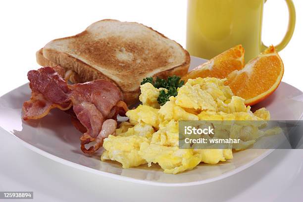 Huevos Y Tocino Foto de stock y más banco de imágenes de Alimento - Alimento, Color - Tipo de imagen, Desayuno
