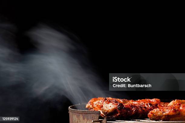 Foto de Molho De Churrasco e mais fotos de stock de Frango de Churrasco - Frango de Churrasco, Fumaça, Fundo preto