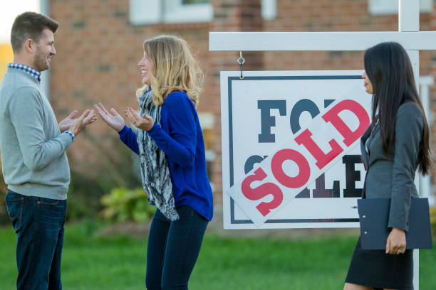 istock Buying a new home 1259404315