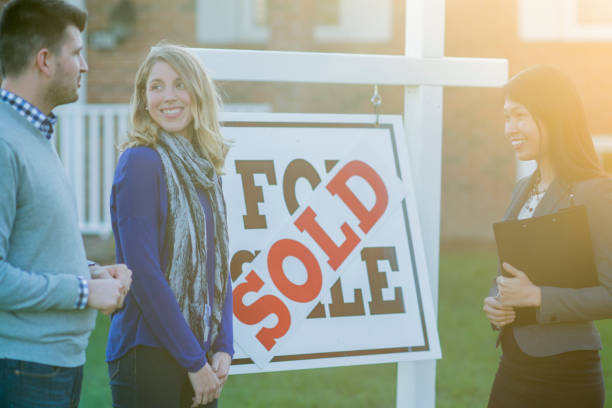 istock Buying a new home 1259404318
