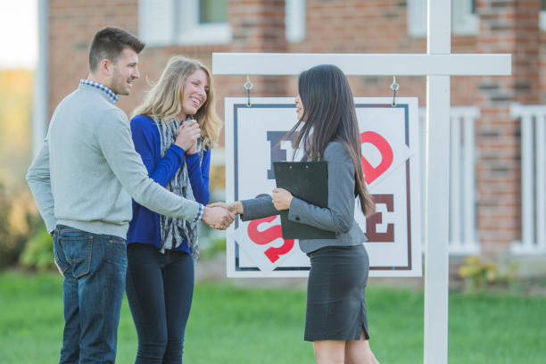 istock Buying a new home 1259404325