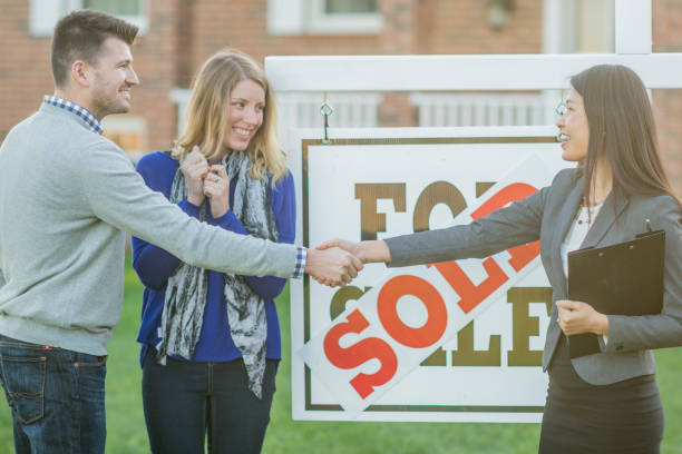 istock Buying a new home 1259404332