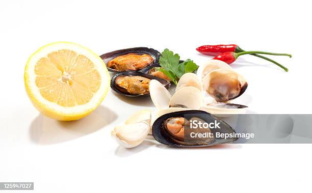 홍합 조개 건강한 식생활에 대한 스톡 사진 및 기타 이미지 - 건강한 식생활, 날것, 레몬