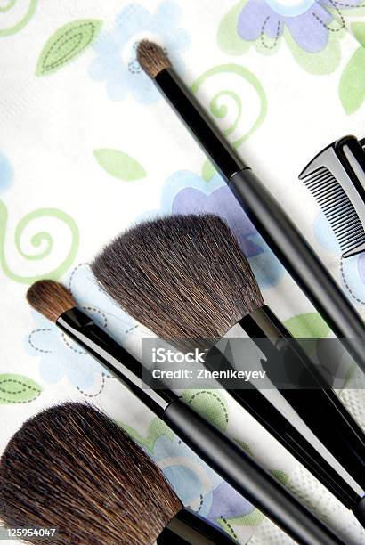 Cinco Maquillaje De Herramientas Foto de stock y más banco de imágenes de A la moda - A la moda, Accesorio personal, Belleza