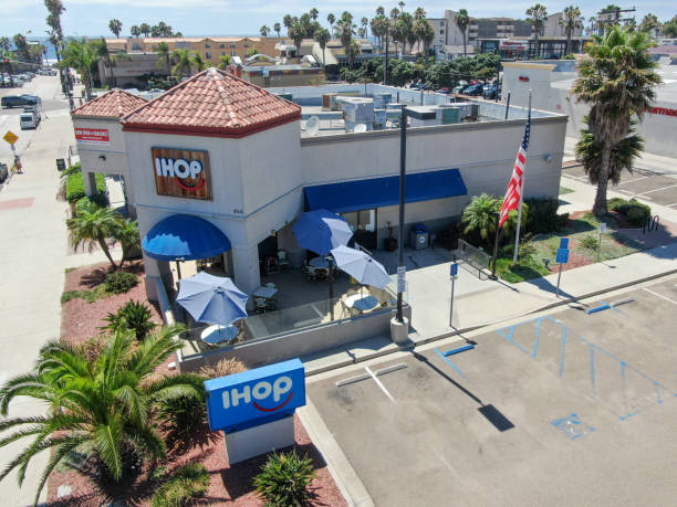 IHOP, an American multinational pancake house restaurant chain that specializes in breakfast foods Aerial view of IHOP, an American multinational pancake house restaurant chain that specializes in breakfast foods. Pacific Beach. California, USA. July 13th, 2020 Ihop stock pictures, royalty-free photos & images