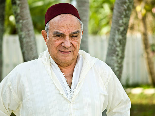 старший мусульманских человек - kufi стоковые фото и изображения