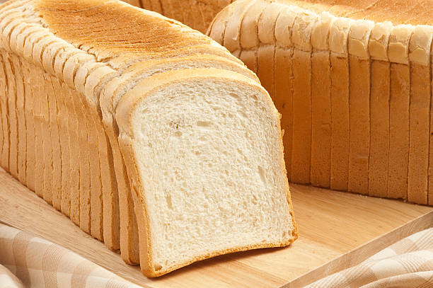 toast de pain tranché - pain tranché photos et images de collection