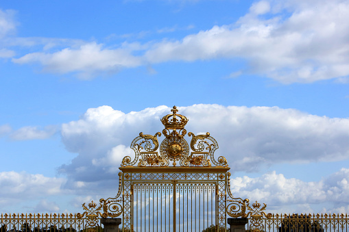 Europe. France. Ile-de-France. Yvelines. Versailles. 09/30/2017. This colorful image depicts the royal gate gilded with fine gold. The Palace of Versailles.