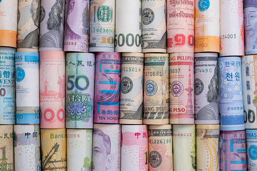 Primer plano de billetes de variedad y multidivisa en todo el mundo. Tipo de cambio y concepto de inversión Forex.-Imagen. photo