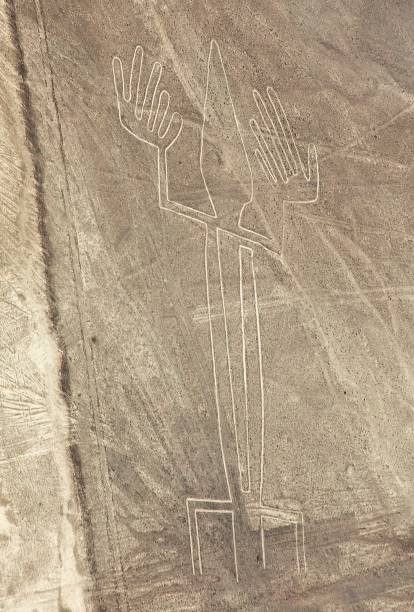 istock Lizard geoglyph, Nazca mysterious lines and geoglyphs 1260722687