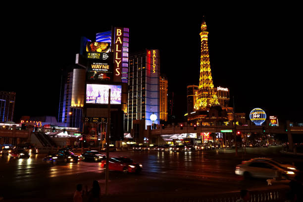 A view of traffic at night on Las Vegas Boulevard (The Strip) Las Vegas, USA - Sep 26,2018: A view of traffic at night on Las Vegas Boulevard (The Strip), The Ballys Hotel and Paris Hotel can be seen in the background, Las Vegas, Nevada, USA downtown las vegas motel sign sign commercial sign stock pictures, royalty-free photos & images