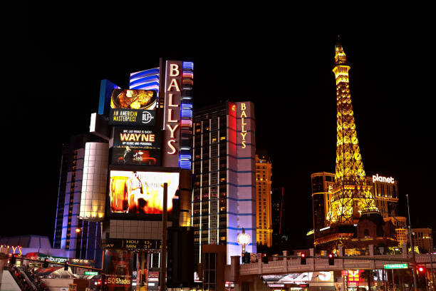 A view of traffic at night on Las Vegas Boulevard (The Strip) Las Vegas, USA - Sep 26,2018: A view of traffic at night on Las Vegas Boulevard (The Strip), The Ballys Hotel and Paris Hotel can be seen in the background, Las Vegas, Nevada, USA downtown las vegas motel sign sign commercial sign stock pictures, royalty-free photos & images