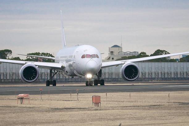 istock Japanese landscape994 airplane 1261269510