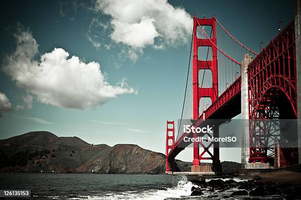 Foto de Ponte Golden Gate e mais fotos de stock de Abaixo - Abaixo, Arquitetura, Baía