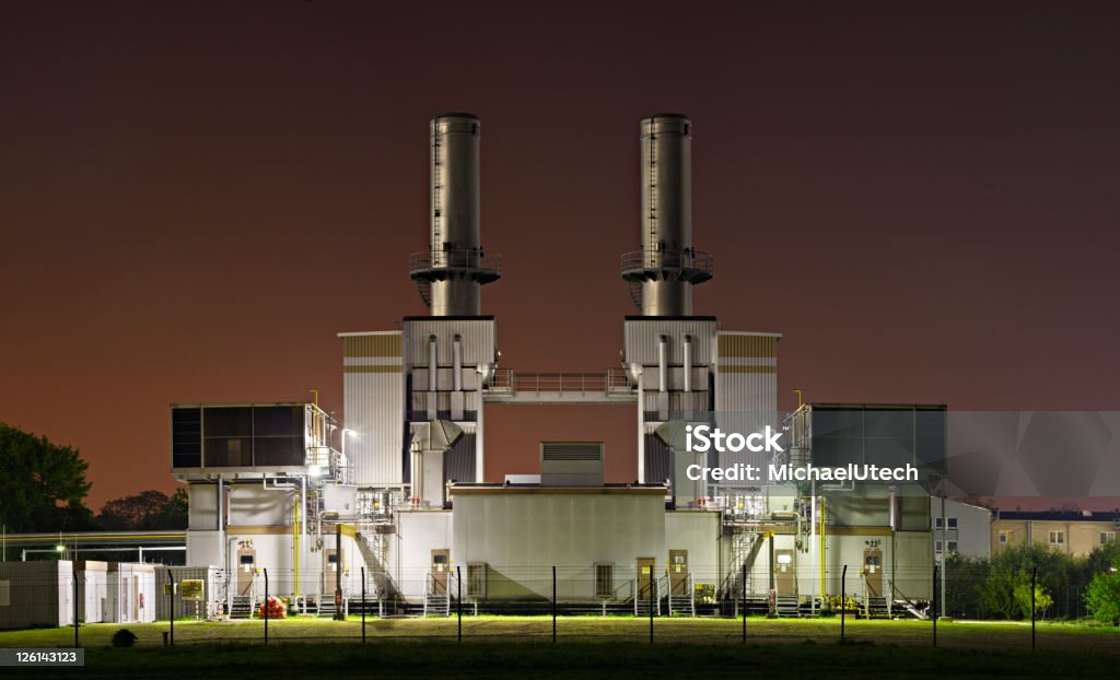 공업주 미흡함 야간에만 - 로열티 프리 가스 발전소 스톡 사진