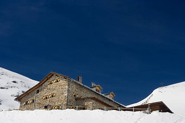 зимний горная хижина - ötztal alps стоковые фото и изображения