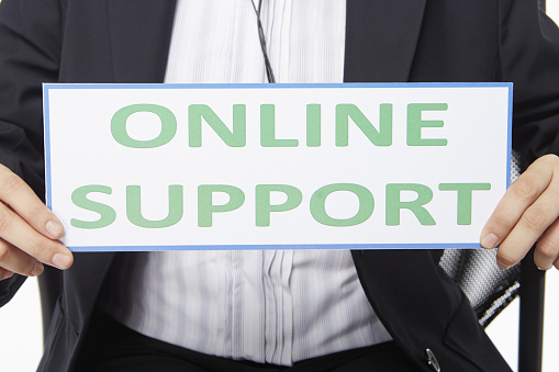 Businesswoman holding up an Online Support sign