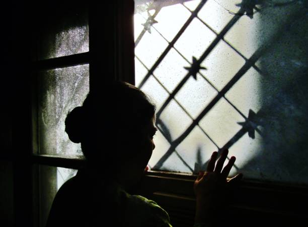одиночество - silhouette women shadow window стоковые фото и изображения